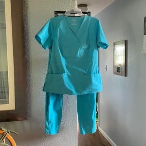 Cherokee Workwear Scrub Set